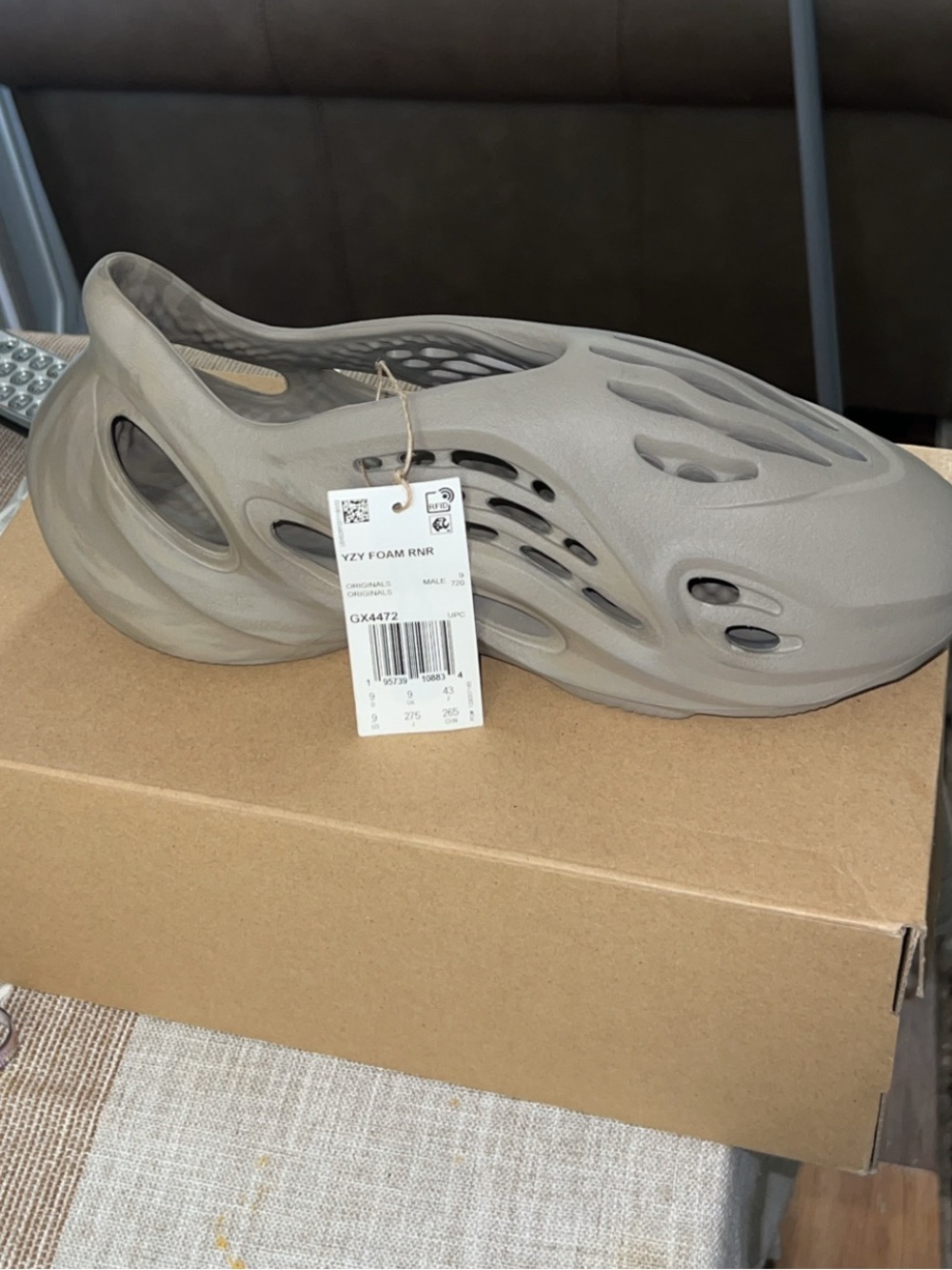 Yeezy Foam Runner in Stone Sage Size 9